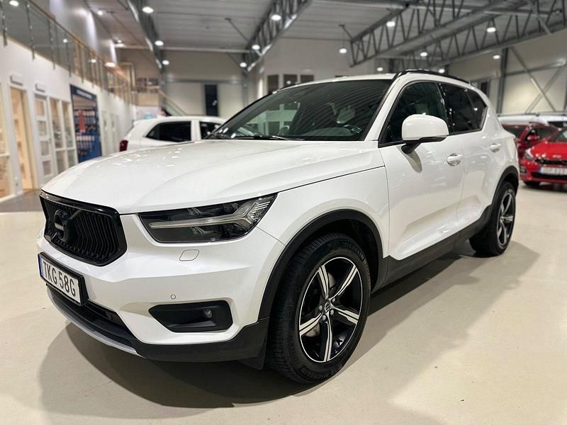 Vit Begagnad 2019 Volvo XC40 Momentum SUV | 269 900 kr (Marknadspris) - Bild 1/4