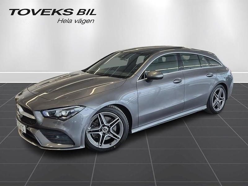 Grå Begagnad 2020 Mercedes CLA200 Shooting Brake AMG Kombi | 299 900 kr (Marknadspris) - Bild 1/4