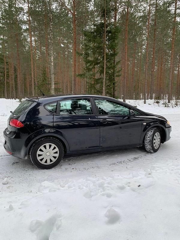 Begagnad Seat Leon 102 HK (75 kW) 2010 Halvkombi
