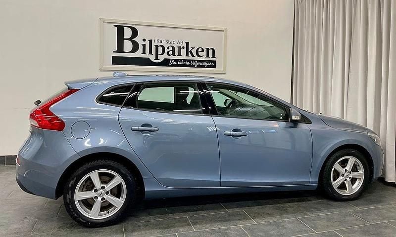 Begagnad Volvo V40 Kinetic 122 HK (89 kW) 2017 Blå Halvkombi
