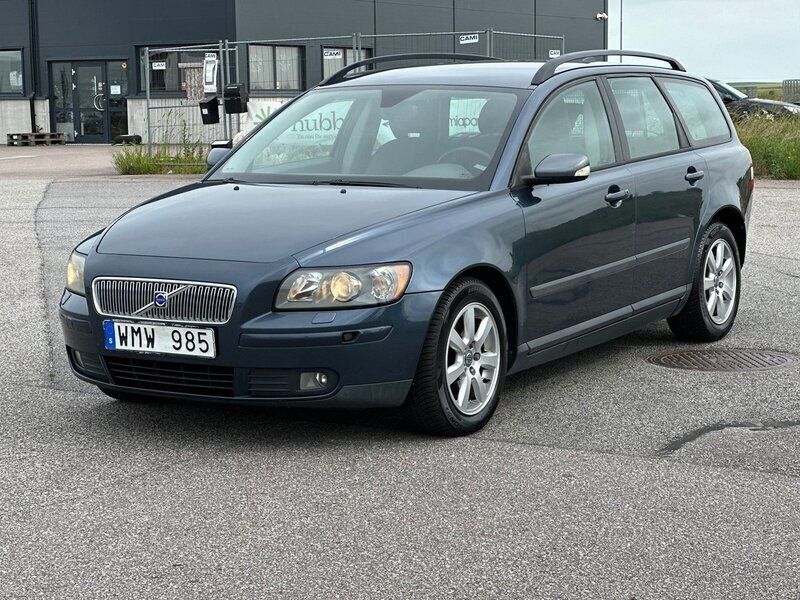Blå Begagnad 2005 Volvo V50 Kinetic Kombi | 44 900 kr (Marknadspris) - Bild 1/4