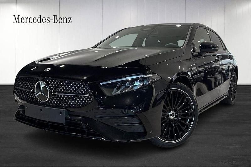 Svart Ny 2025 Mercedes A250 Edition Halvkombi | 493 800 kr - Bild 1/4