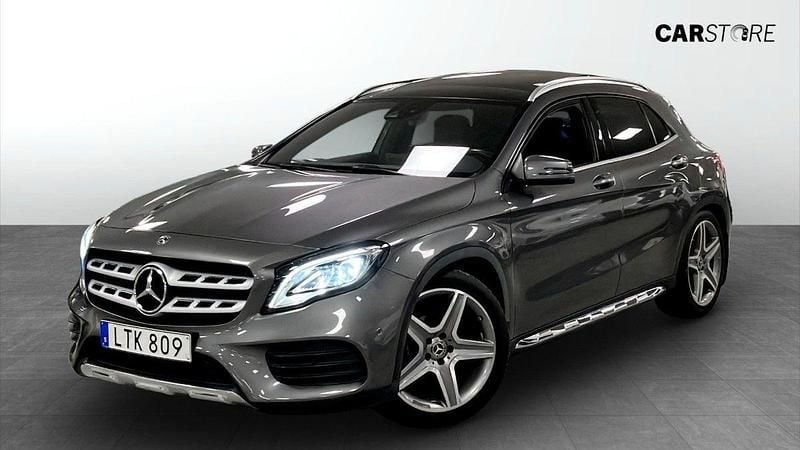Mörkgrå (grey) Begagnad 2018 Mercedes GLA200 AMG SUV | 229 900 kr (Superpris) - Bild 1/4