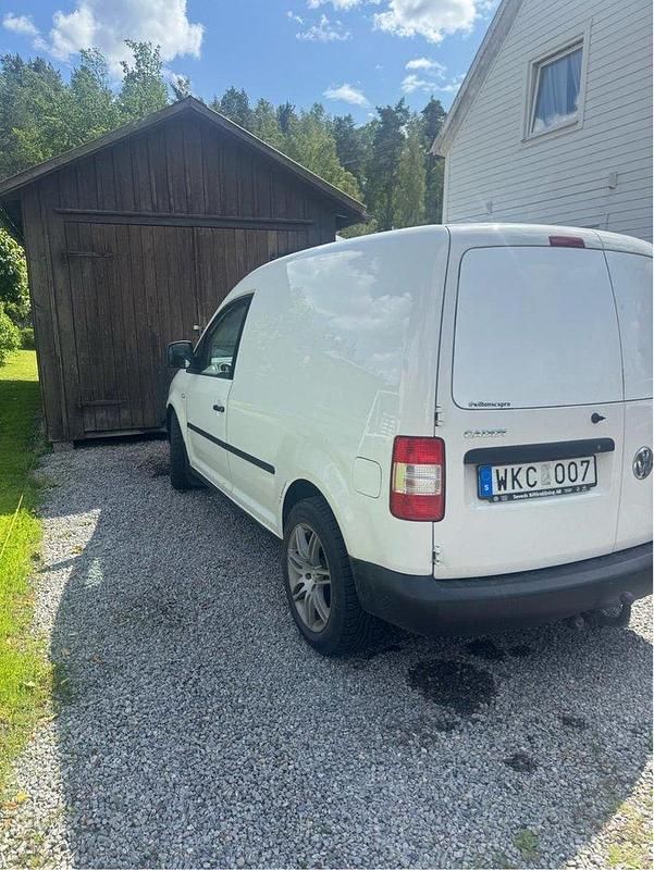 Vit Begagnad 2005 VW Caddy Minibuss | 27 000 kr (Lite dyr) - Bild 1/3