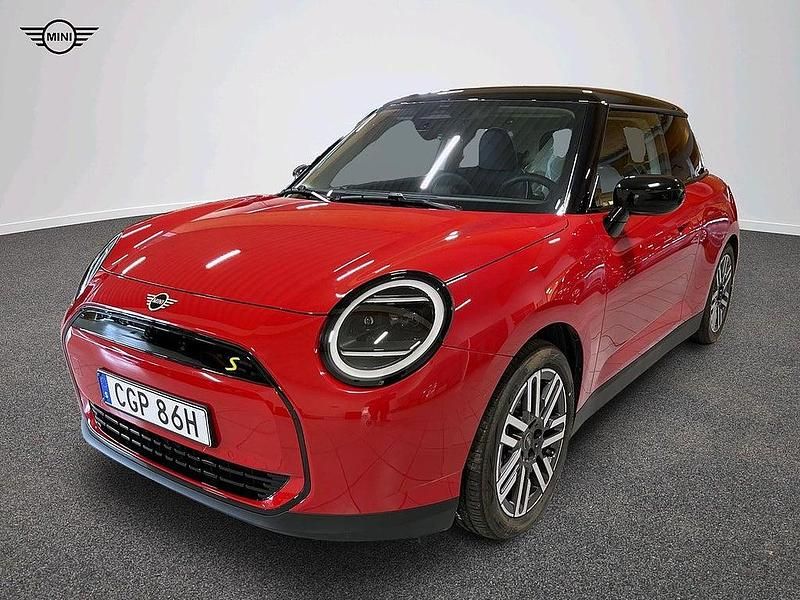 Röd Begagnad 2024 Mini Cooper SE Halvkombi | 389 900 kr (Lite dyr) - Bild 1/4