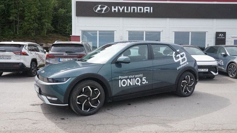 Grön Begagnad 2023 Hyundai Ioniq 5 Essential SUV | 479 500 kr (Dyr) - Bild 1/4