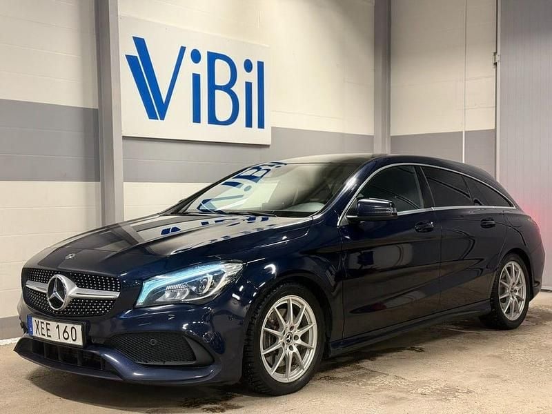 Mörkblå Begagnad 2018 Mercedes CLA220 Shooting Brake AMG Kombi | 174 900 kr (Marknadspris) - Bild 1/4
