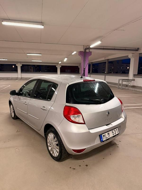 Begagnad Renault Clio R.S. 75 HK (55 kW) 2011 Halvkombi