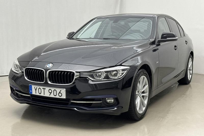 Svart Begagnad 2018 BMW 330 Sport Line Sedan | 219 800 kr (Bra pris) - Bild 1/4