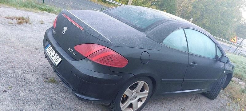 Svart Begagnad 2004 Peugeot 307 CC Sport Cab | 35 000 kr (Marknadspris) - Bild 1/4