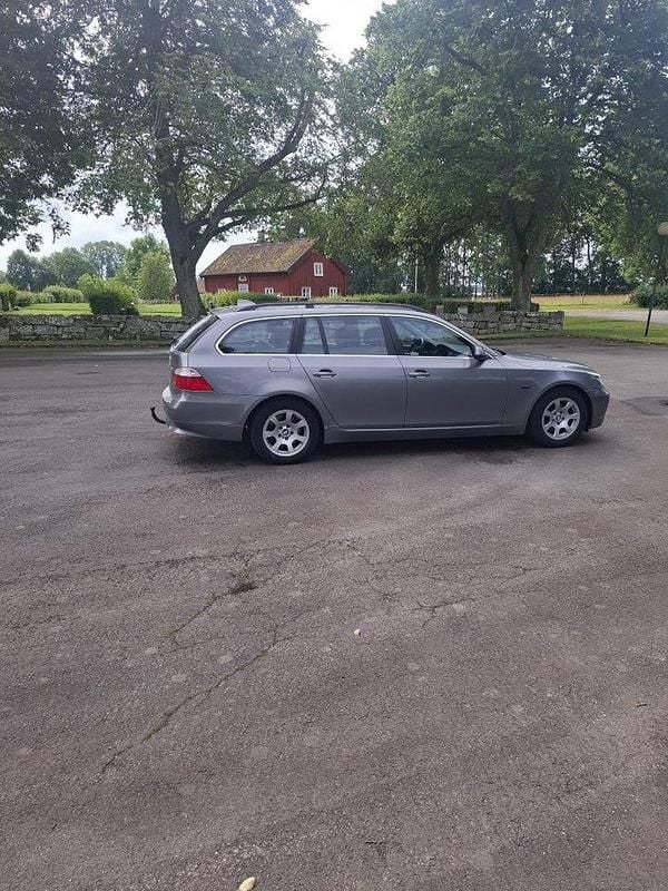 Grå Begagnad 2009 BMW 520 Kombi | 34 000 kr (Bra pris) - Bild 1/4