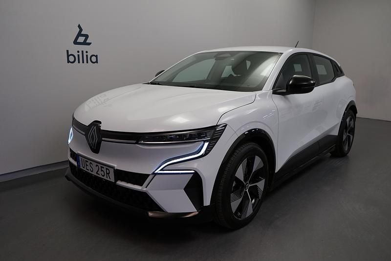 Vit Begagnad 2022 Renault Mégane IV Equilibre Halvkombi | 229 500 kr (Marknadspris) - Bild 1/3