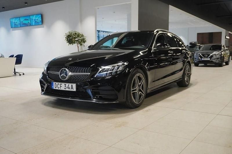 Svart Begagnad 2019 Mercedes 220 | 249 800 kr (Marknadspris) - Bild 1/4