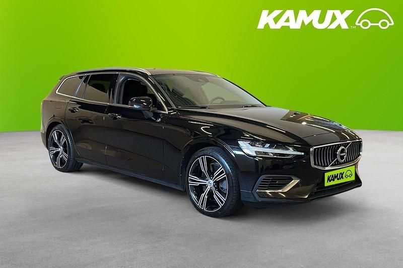 Svart Begagnad 2022 Volvo V60 Inscription Kombi | 304 800 kr (Marknadspris) - Bild 1/4