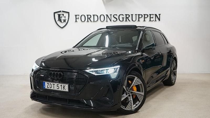 Svart Begagnad 2021 Audi e-tron S-Line SUV | 399 800 kr (Bra pris) - Bild 1/4