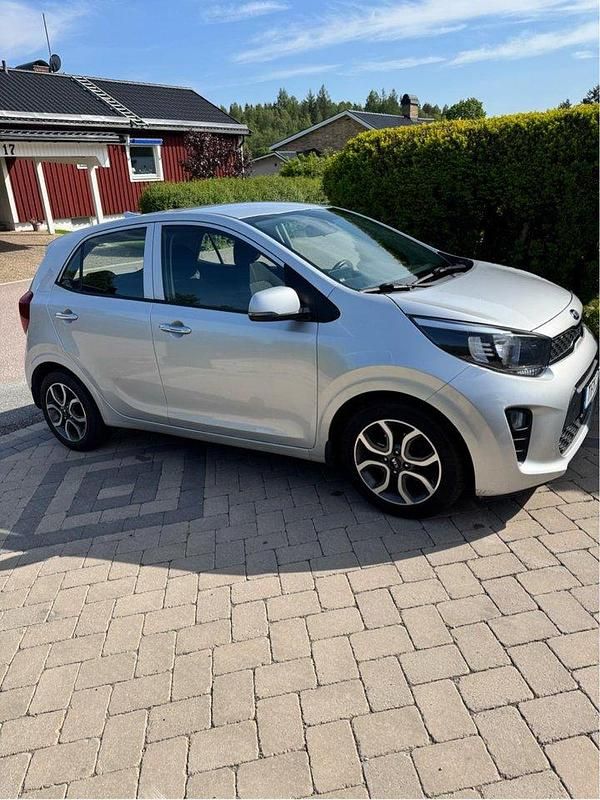 Grå Begagnad 2021 Kia Picanto Advance Halvkombi | 129 000 kr (Marknadspris) - Bild 1/4