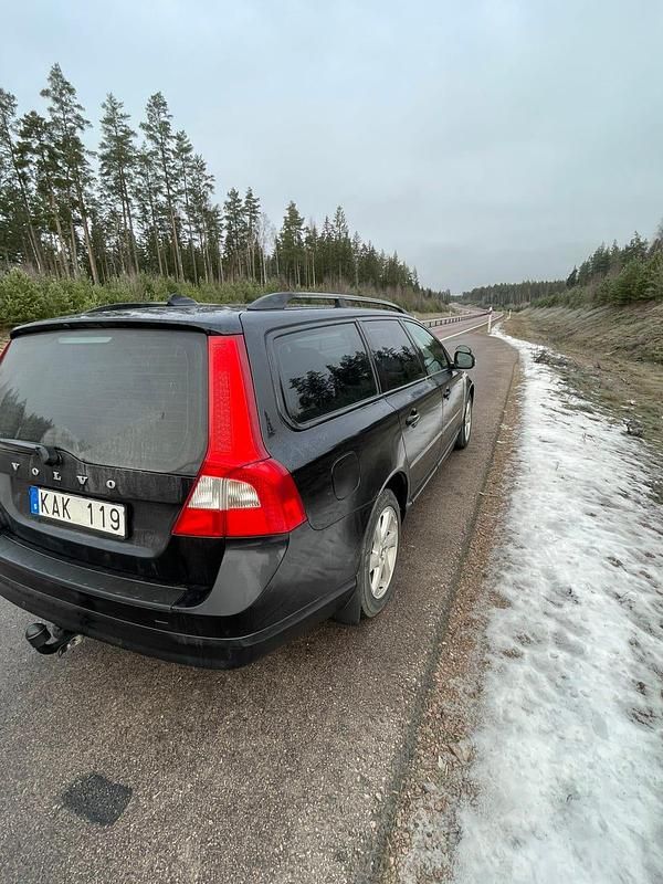Begagnad 2010 Volvo V70 Kombi | 65 000 kr (Marknadspris) - Bild 1/4