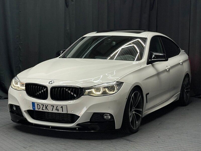 Vit Begagnad 2018 BMW 340 M Sport Halvkombi | 289 800 kr - Bild 1/4