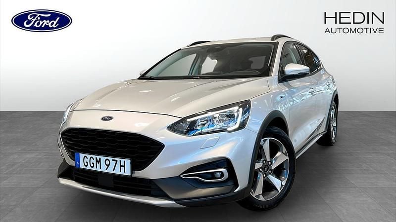 Grå (grey) Begagnad 2021 Ford Focus Active Halvkombi | 184 900 kr (Marknadspris) - Bild 1/4