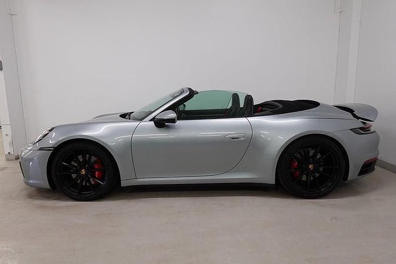 Begagnad Porsche 911 Carrera S Cabriolet Chrono 450 HK (330 kW) 2019 Flerfärgad Cab