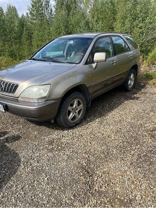 Brun Begagnad 2002 Lexus RX300 SUV | 17 000 kr - Bild 1/4