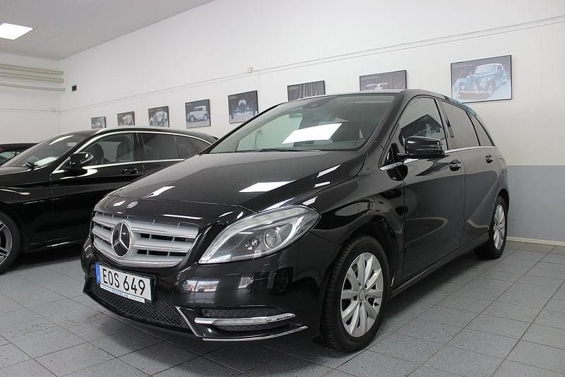 Svart Begagnad 2013 Mercedes B220 Edition Minibuss | 124 900 kr - Bild 1/4