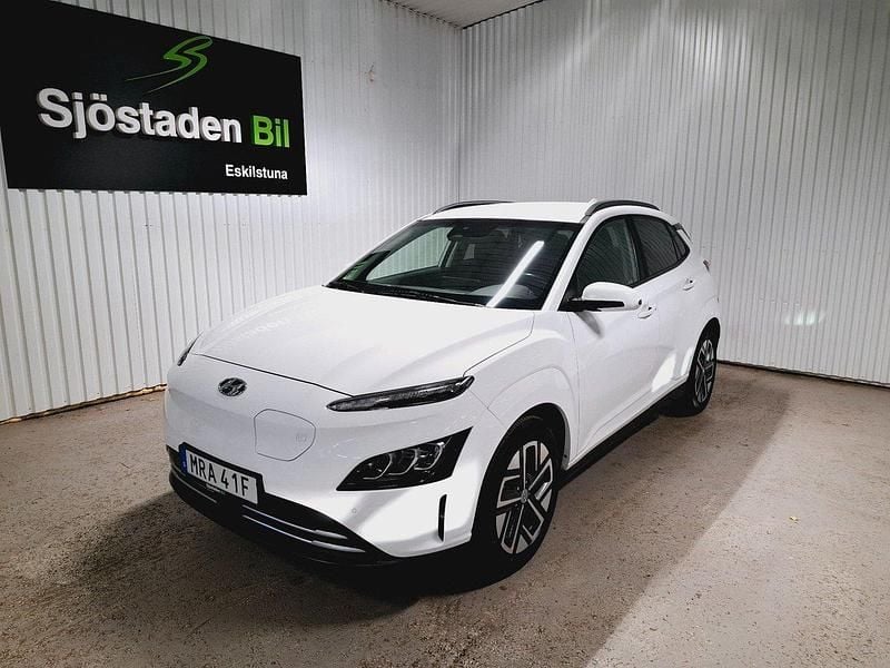 Vit Begagnad 2021 Hyundai Kona Essential SUV | 259 900 kr (Lite dyr) - Bild 1/4