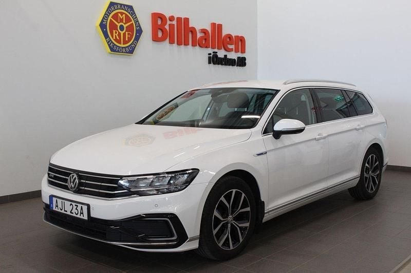 Vit Begagnad 2020 VW Passat GTE Kombi | 189 900 kr (Bra pris) - Bild 1/4