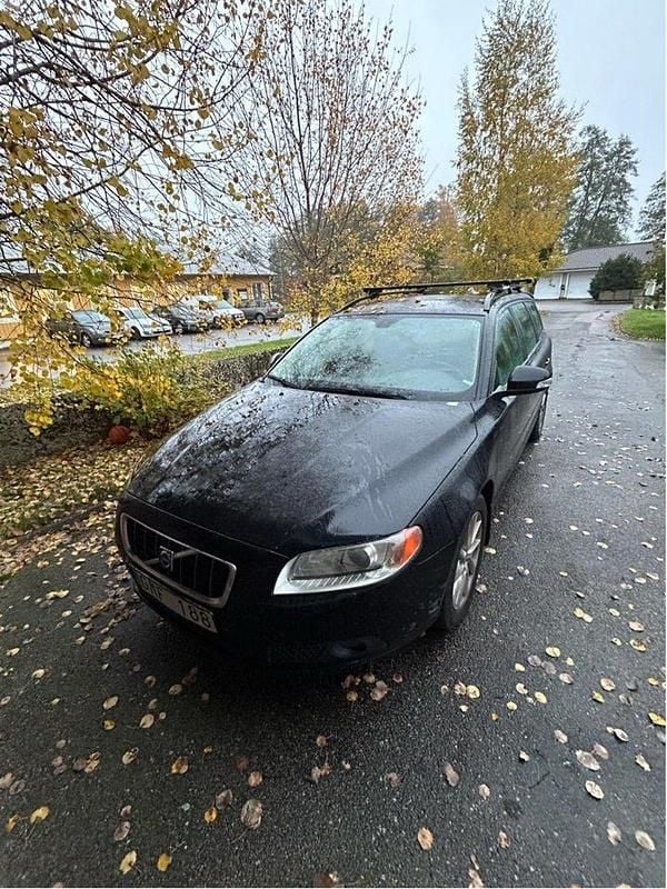 Svart Begagnad 2009 Volvo V70 Momentum Kombi | 29 950 kr (Superpris) - Bild 1/4