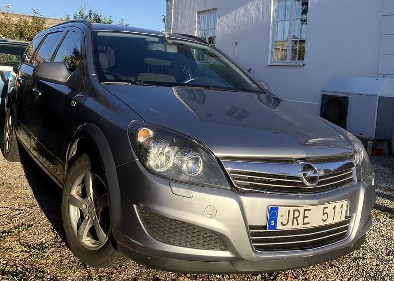 Grå Begagnad 2011 Opel Astra Kombi | 26 000 kr (Bra pris) - Bild 1/4