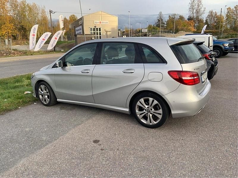 Silver Begagnad 2018 Mercedes B200 Urban Minibuss | 181 000 kr (Marknadspris) - Bild 1/4