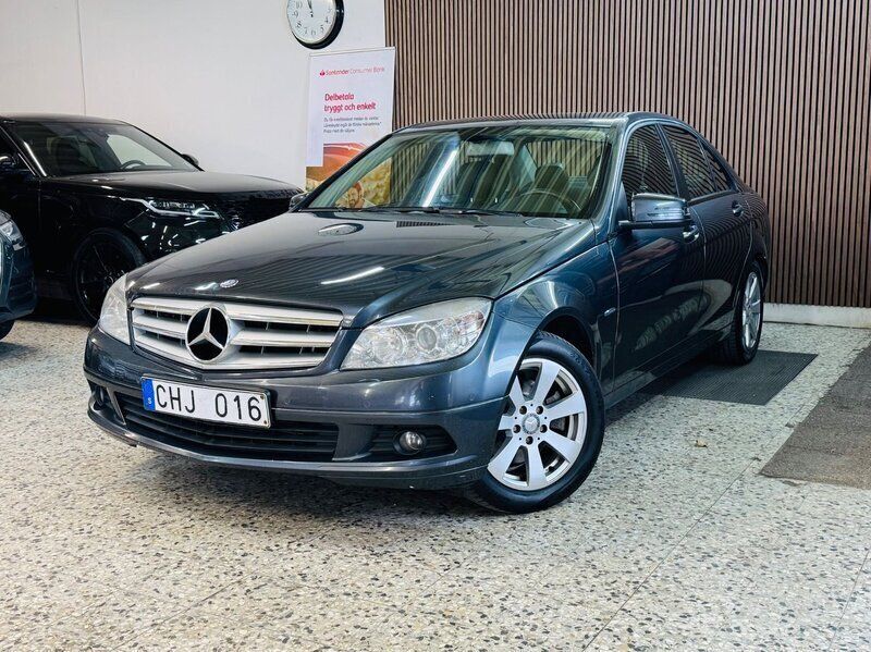 Mörkgrå (grå) Begagnad 2010 Mercedes C220 Classic Sedan | 59 900 kr (Marknadspris) - Bild 1/4