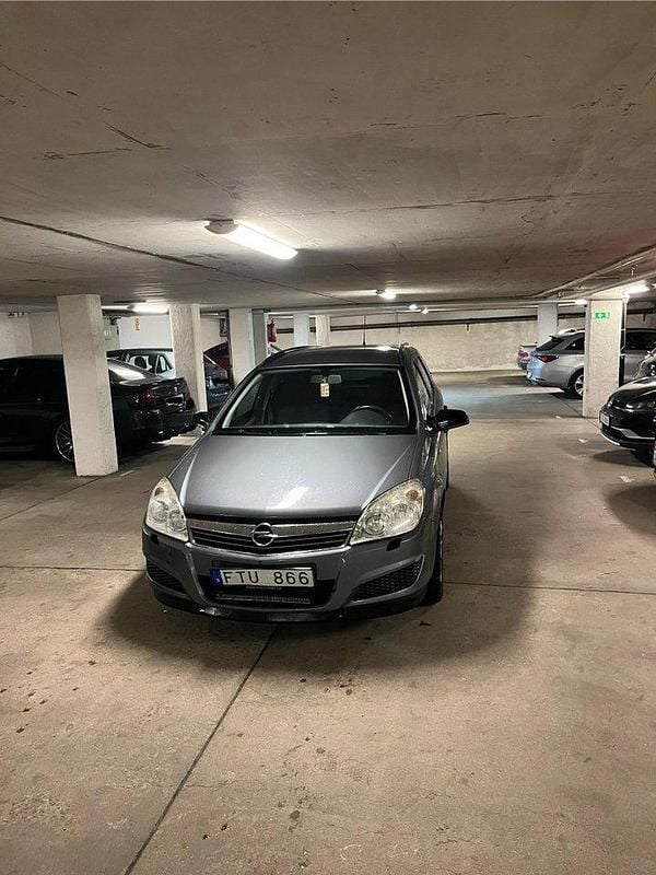 Grå Begagnad 2007 Opel Astra Kombi | 22 000 kr (Marknadspris) - Bild 1/4