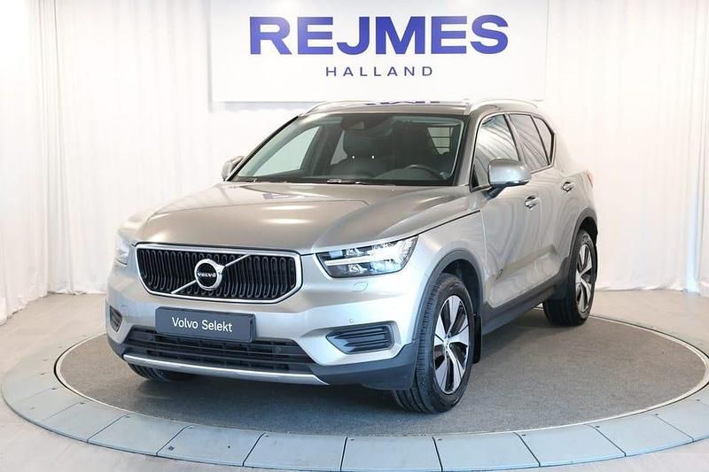 Grå Begagnad 2021 Volvo XC40 SUV | 344 500 kr (Lite dyr) - Bild 1/4