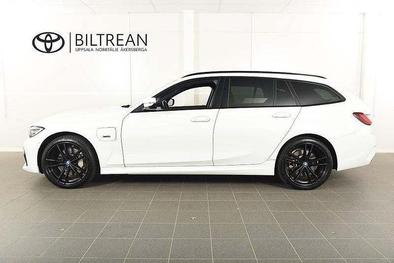 Begagnad BMW 330e M Sport 292 HK (214 kW) 2022 Vit Kombi