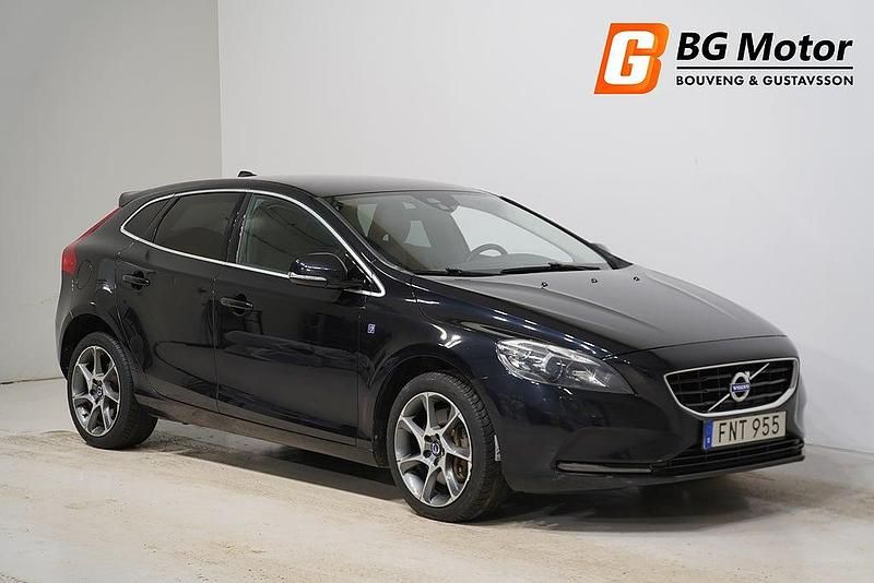 Begagnad Volvo V40 Ocean Race 190 HK (139 kW) 2014 Svart Halvkombi