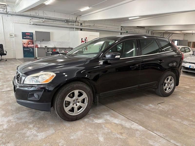 Svart Begagnad 2010 Volvo XC60 Momentum SUV | 99 900 kr (Marknadspris) - Bild 1/4