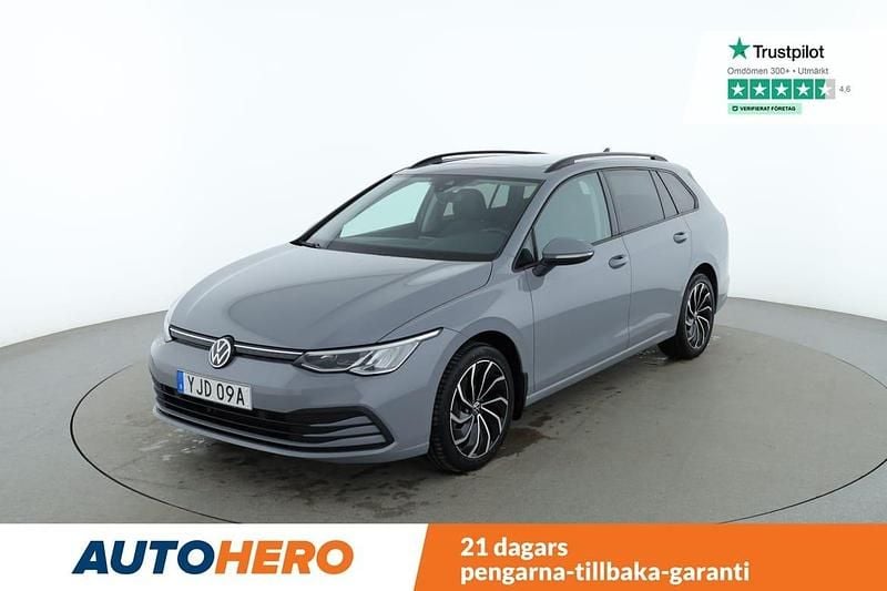 Grå Begagnad 2021 VW Golf VIII Kombi | 255 000 kr (Marknadspris) - Bild 1/4