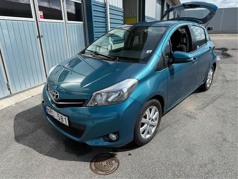 Grön Begagnad 2012 Toyota Yaris Active Halvkombi | 68 900 kr (Marknadspris) - Bild 1/4