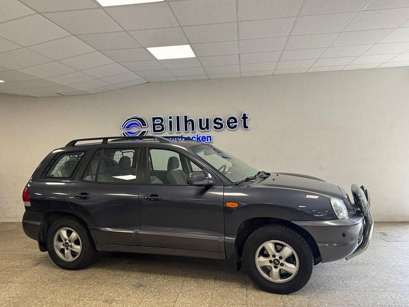 Mörkblå (blå) Begagnad 2005 Hyundai Santa Fe SUV | 39 900 kr - Bild 1/4