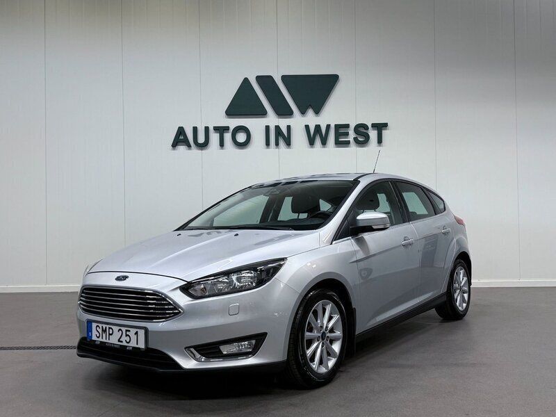 Grå Begagnad 2016 Ford Focus Titanium Halvkombi | 99 900 kr (Marknadspris) - Bild 1/4