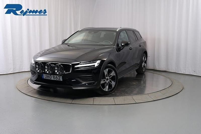 Begagnad 2022 Volvo V60 CC Kombi | 349 900 kr (Marknadspris) - Bild 1/4