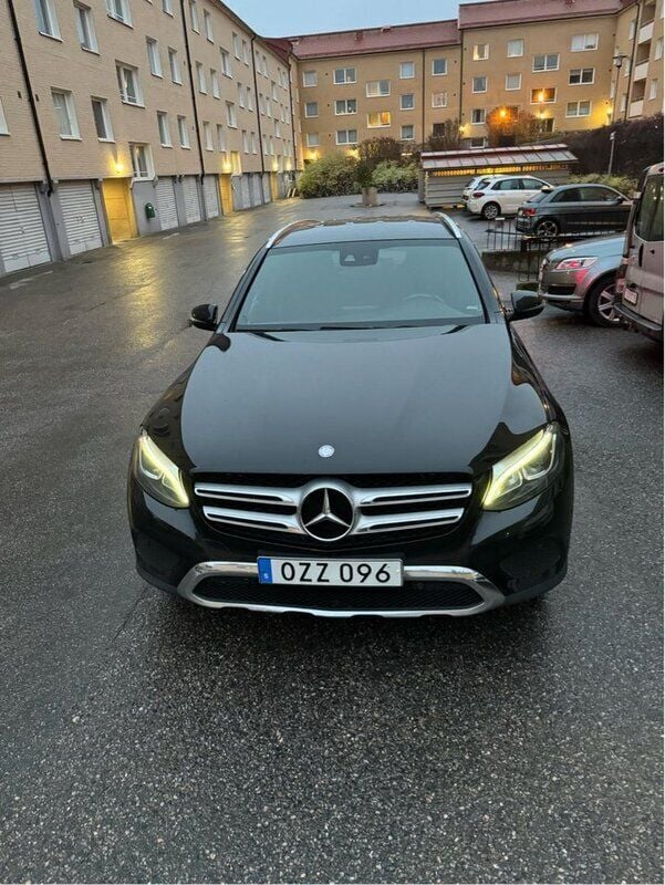 Svart Begagnad 2017 Mercedes GLC220 Exclusive SUV | 220 000 kr (Marknadspris) - Bild 1/4