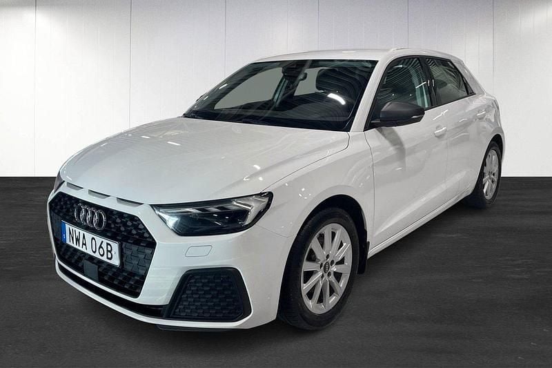 Vit Begagnad 2022 Audi A1 Sportback Proline Halvkombi | 229 000 kr (Marknadspris) - Bild 1/4