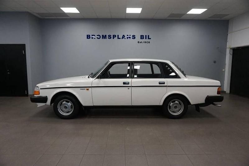 Vit Begagnad 1984 Volvo 244 Sedan | 199 500 kr - Bild 1/4