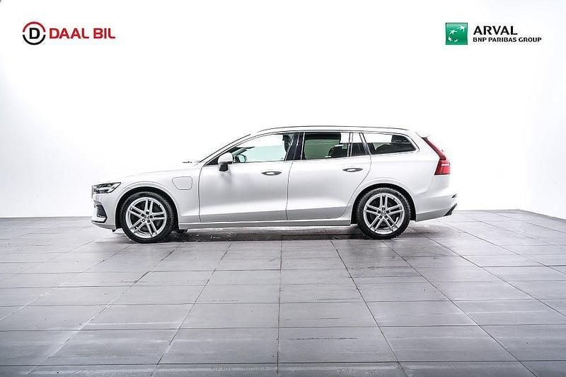 Begagnad Volvo V60 Inscription 253 HK (186 kW) 2021 Vit Kombi