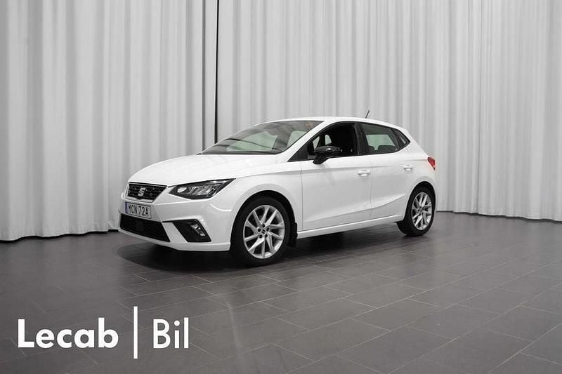 Vit (candy white) Begagnad 2022 Seat Ibiza Halvkombi | 174 500 kr (Marknadspris) - Bild 1/4