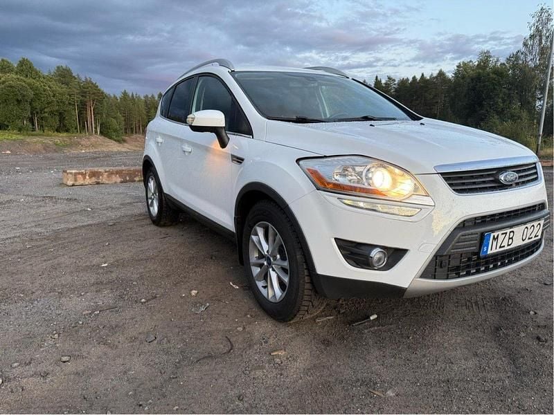 Vit Begagnad 2013 Ford Kuga Titanium SUV | 95 000 kr (Superpris) - Bild 1/4