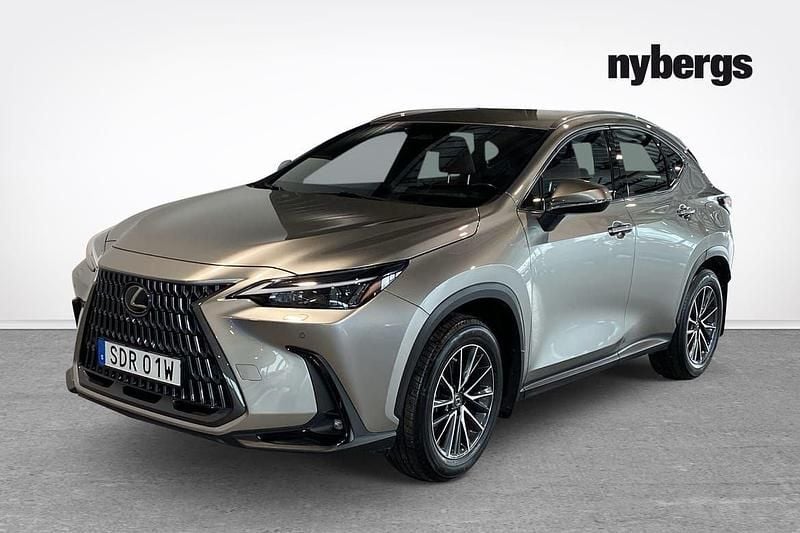 Ljusgrå (grå) Begagnad 2023 Lexus NX350h Business Edition SUV | 439 000 kr (Superpris) - Bild 1/4