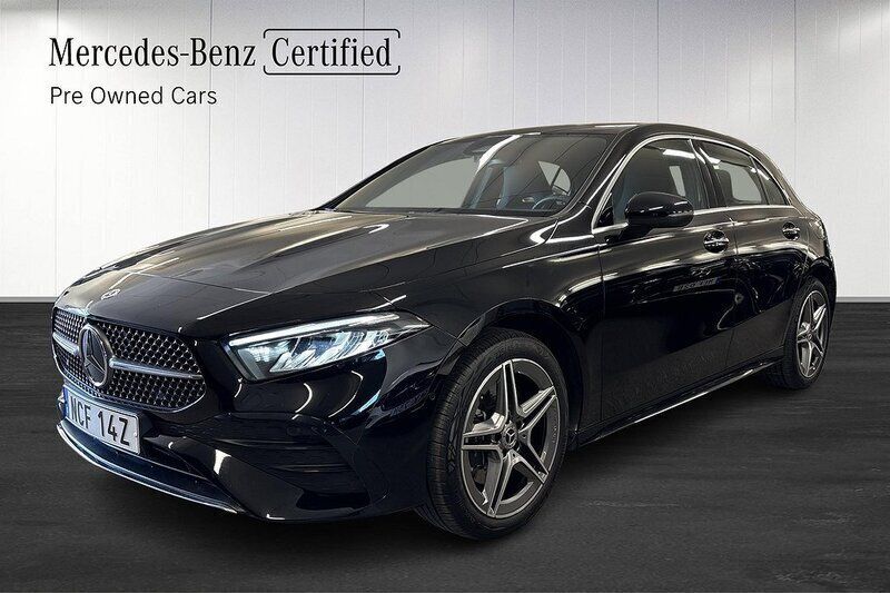 Svart Begagnad 2024 Mercedes A250 AMG Halvkombi | 378 900 kr (Marknadspris) - Bild 1/4